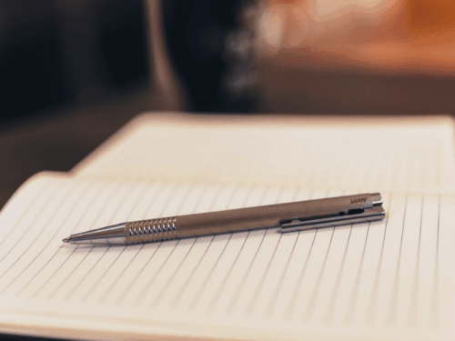 Escriu el teu llibre sense por: Supera la síndrome de l'impostor (en directe per Zoom)